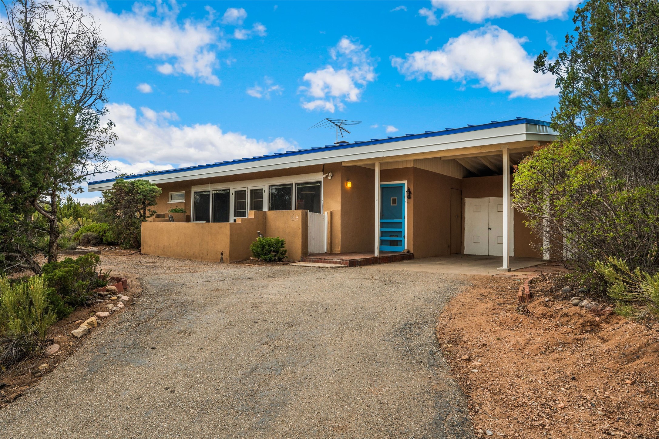225 La Cruz Road Santa Fe, NM 87501 - Photo 4 of 21