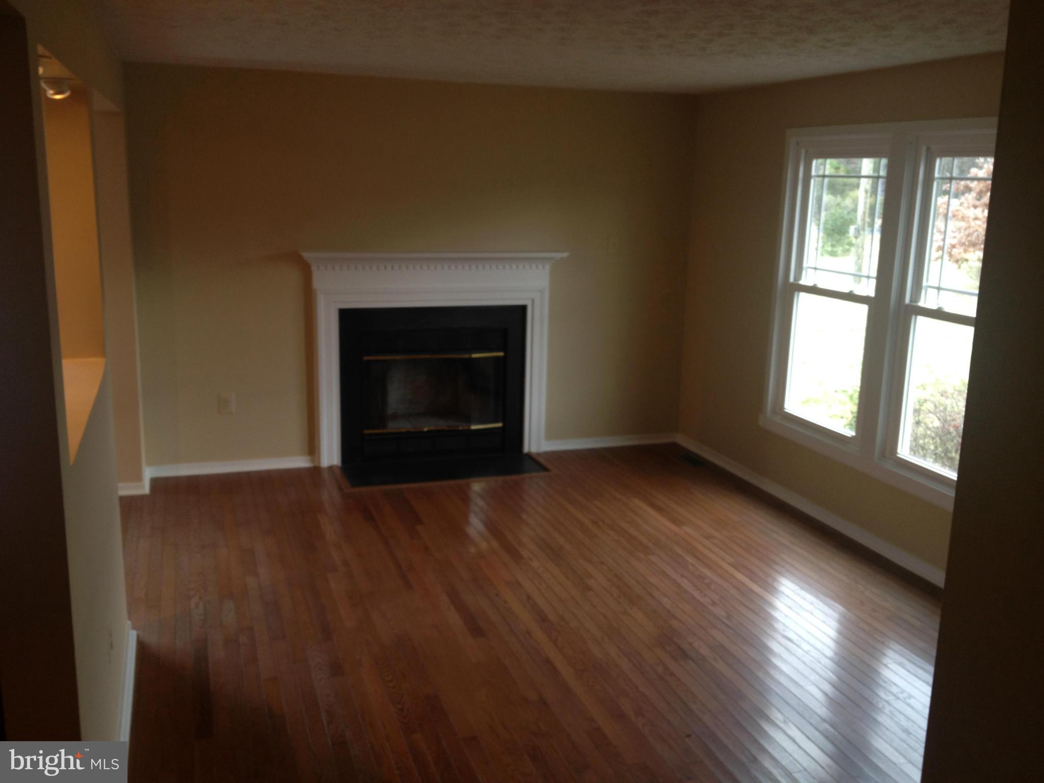 1029 Wagner Point Road Cambridge, MD 21613 - Photo 12 of 23 Living Room