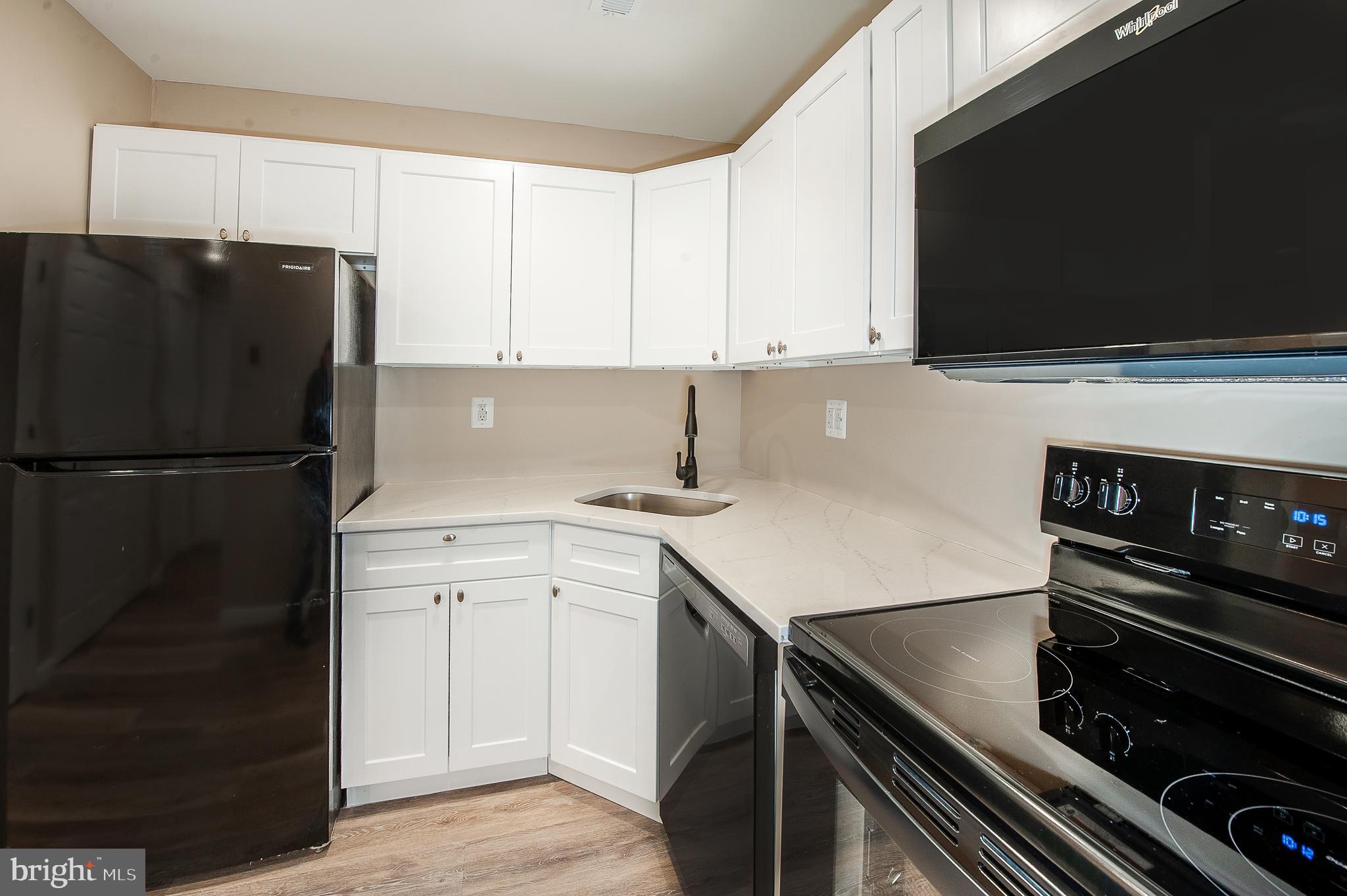 1010 Huntingdon Mews Clementon, NJ 08021 - Photo 8 of 19 a kitchen with a sink and a stove