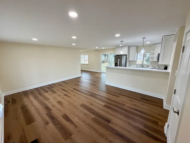 $424,900 | 54 Brantwood Avenue, Elk Grove Village, IL 60007