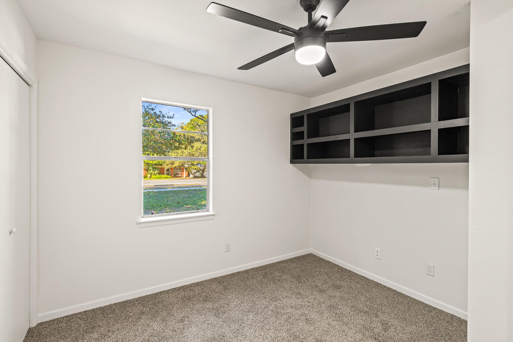 612 Beach Drive Destin, FL 32541 - Photo 18 of 34 an empty room with closet