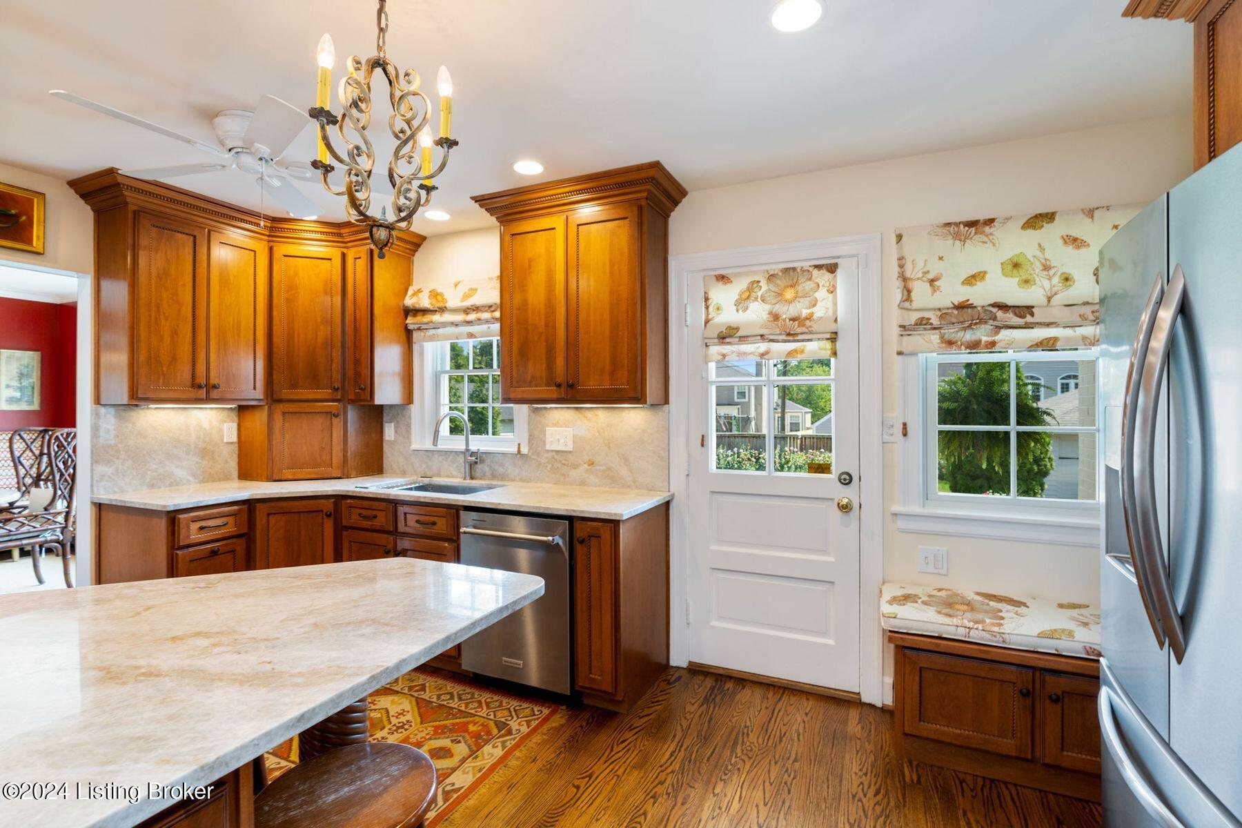 3920 Leland Road Louisville, KY 40207 - Photo 18 of 41 photo_online_018