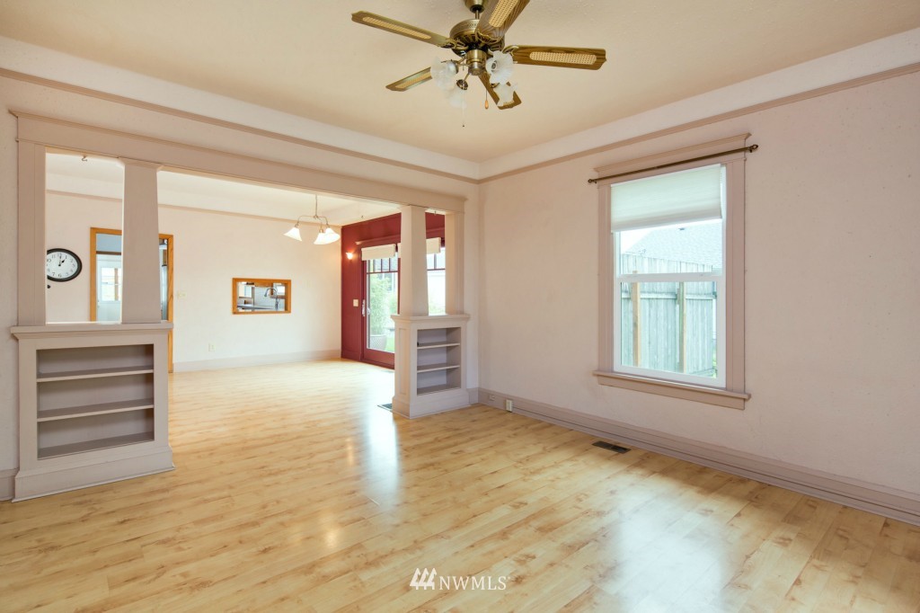 3417 Rockefeller Avenue Everett, WA 98201 - Photo 2 of 15