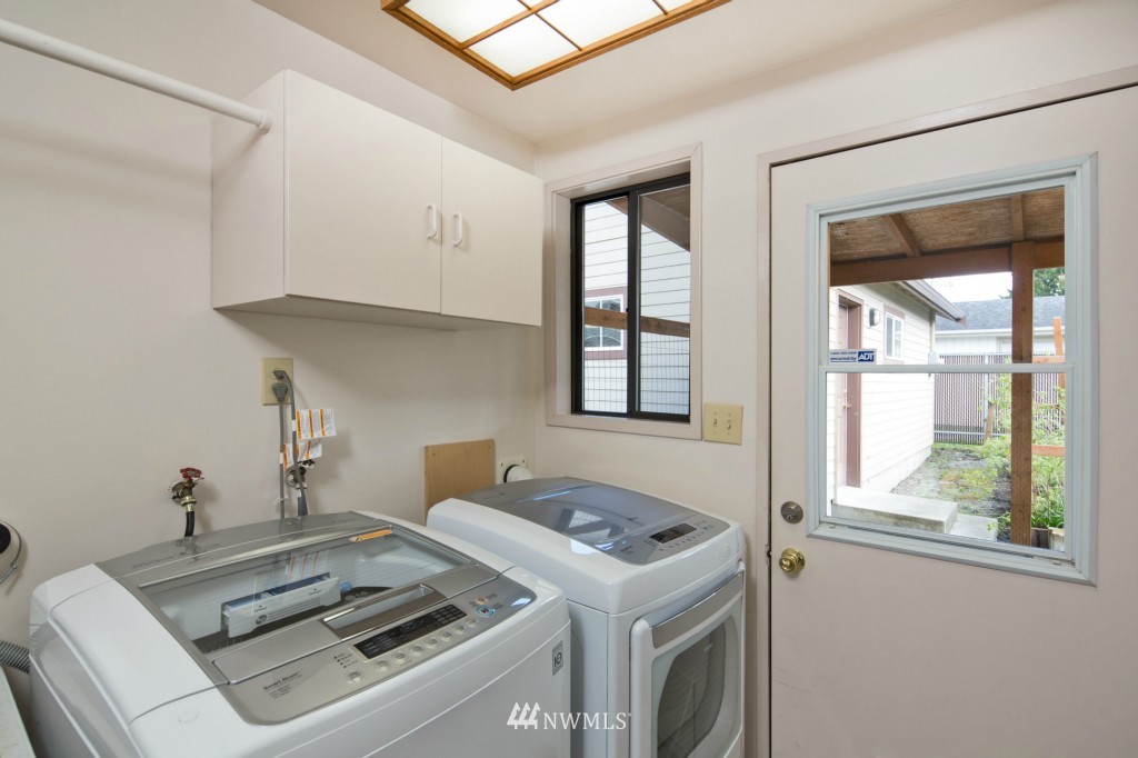 3417 Rockefeller Avenue Everett, WA 98201 - Photo 11 of 15