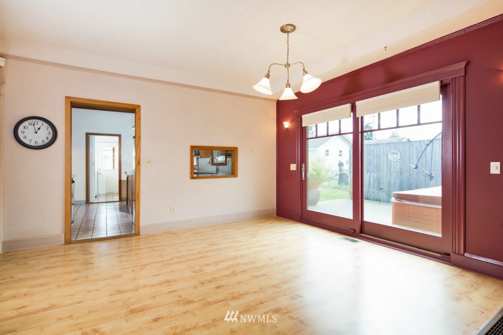 3417 Rockefeller Avenue Everett, WA 98201 - Photo 3 of 15