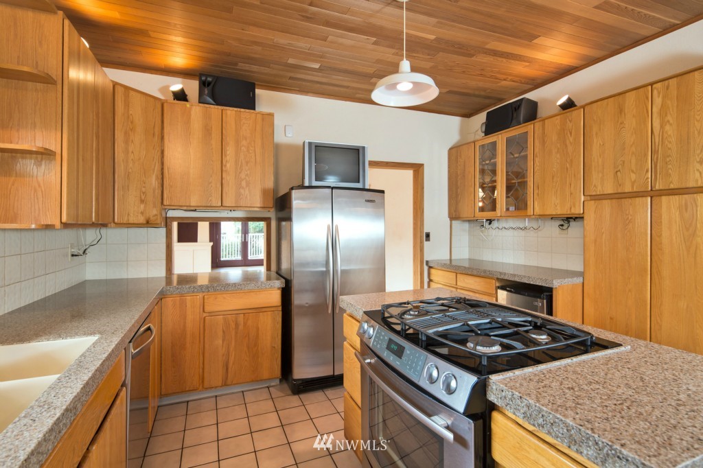3417 Rockefeller Avenue Everett, WA 98201 - Photo 9 of 15