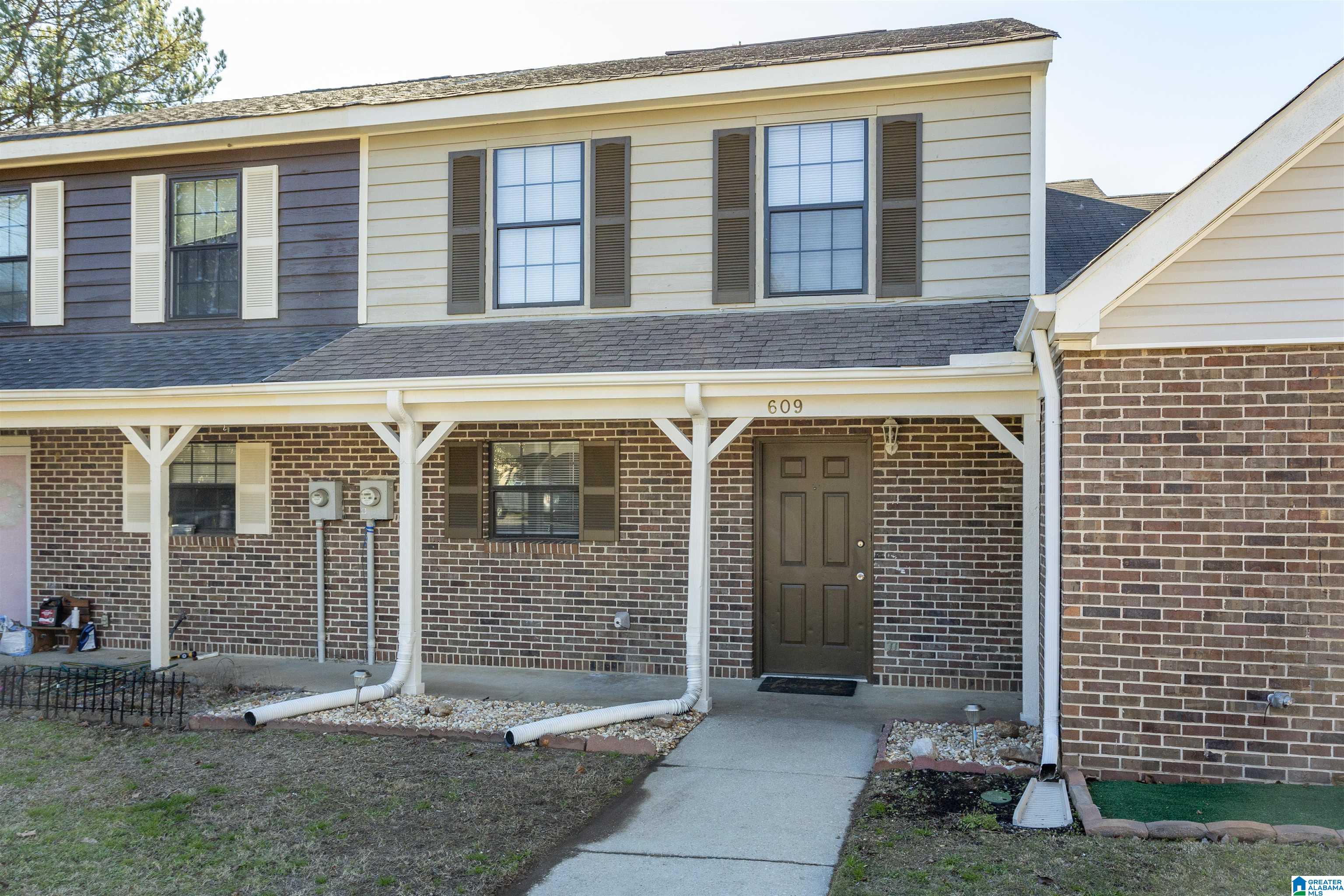 609 Cahaba Manor Trail Pelham, AL 35124 - Photo 3 of 42
