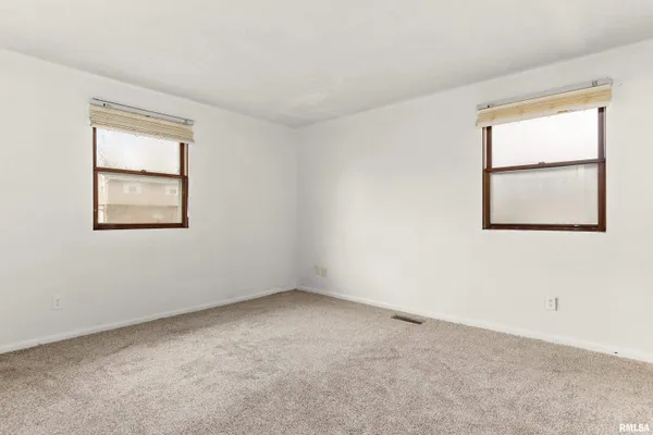 $149,900 | 1701 West Thames Drive, Peoria, IL 61614