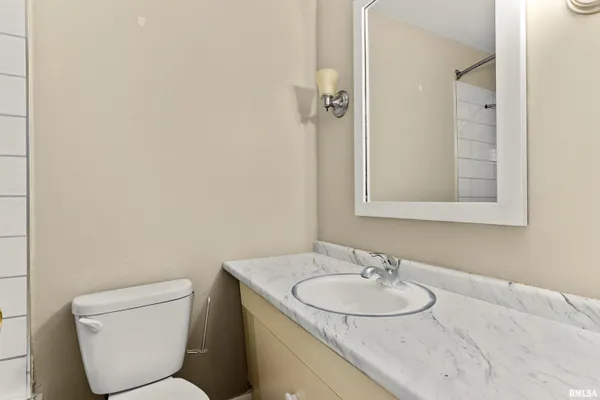 $149,900 | 1701 West Thames Drive, Peoria, IL 61614