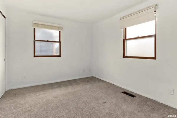 $149,900 | 1701 West Thames Drive, Peoria, IL 61614