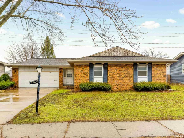 $149,900 | 1701 West Thames Drive, Peoria, IL 61614