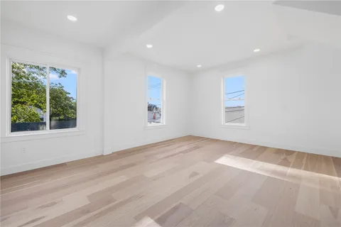 $1,299,999 | 7 Sheffield Avenue, Newport, RI 02840