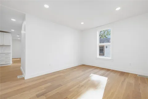 $1,299,999 | 7 Sheffield Avenue, Newport, RI 02840