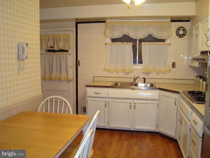 5 Avery Court Rosedale, MD 21237 - Photo 3 of 22 Kitchen