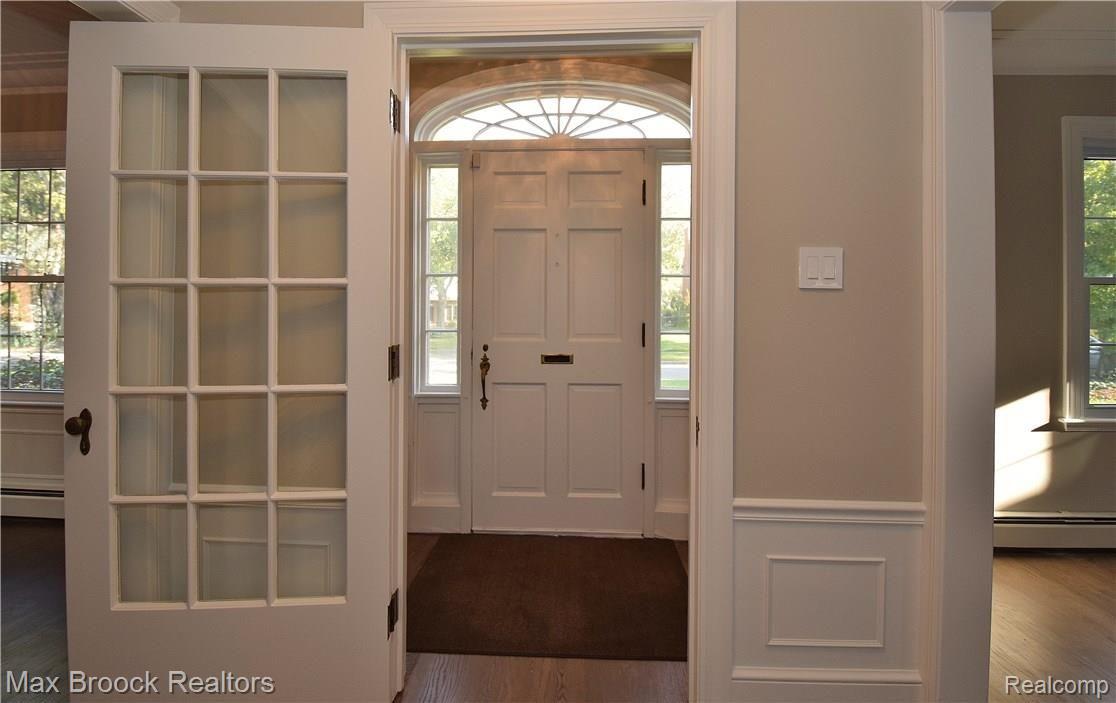 1491 Oxford Road Grosse Pointe, MI 48236 - Photo 18 of 46 front entry 2.JPG