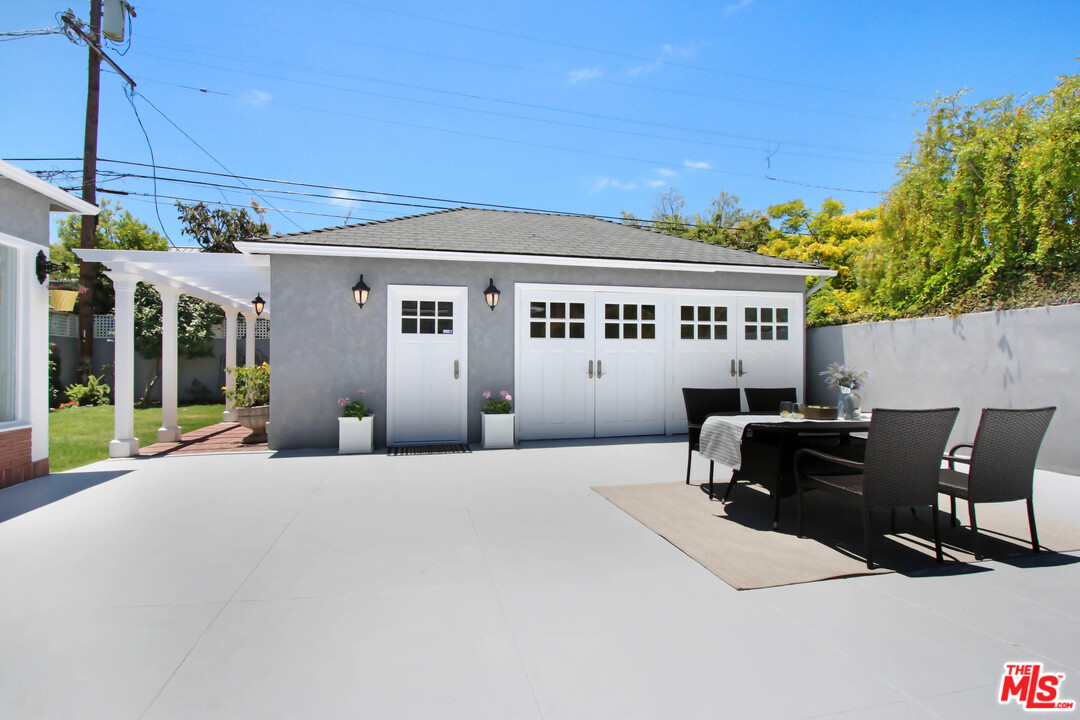 4247 Le Bourget Avenue Culver City, CA 90232 - Photo 11 of 14