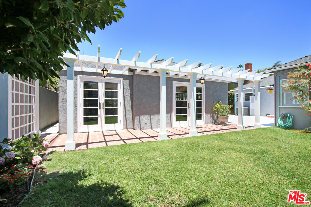 4247 Le Bourget Avenue Culver City, CA 90232 - Photo 12 of 14