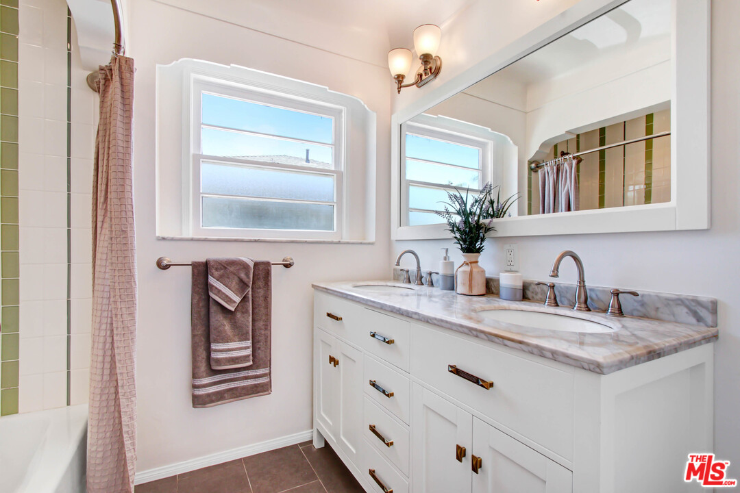 4247 Le Bourget Avenue Culver City, CA 90232 - Photo 7 of 14