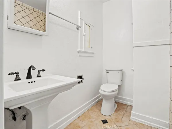 $1,500 | 354 Chestnut Avenue, Unit 9, Long Beach, CA 90802