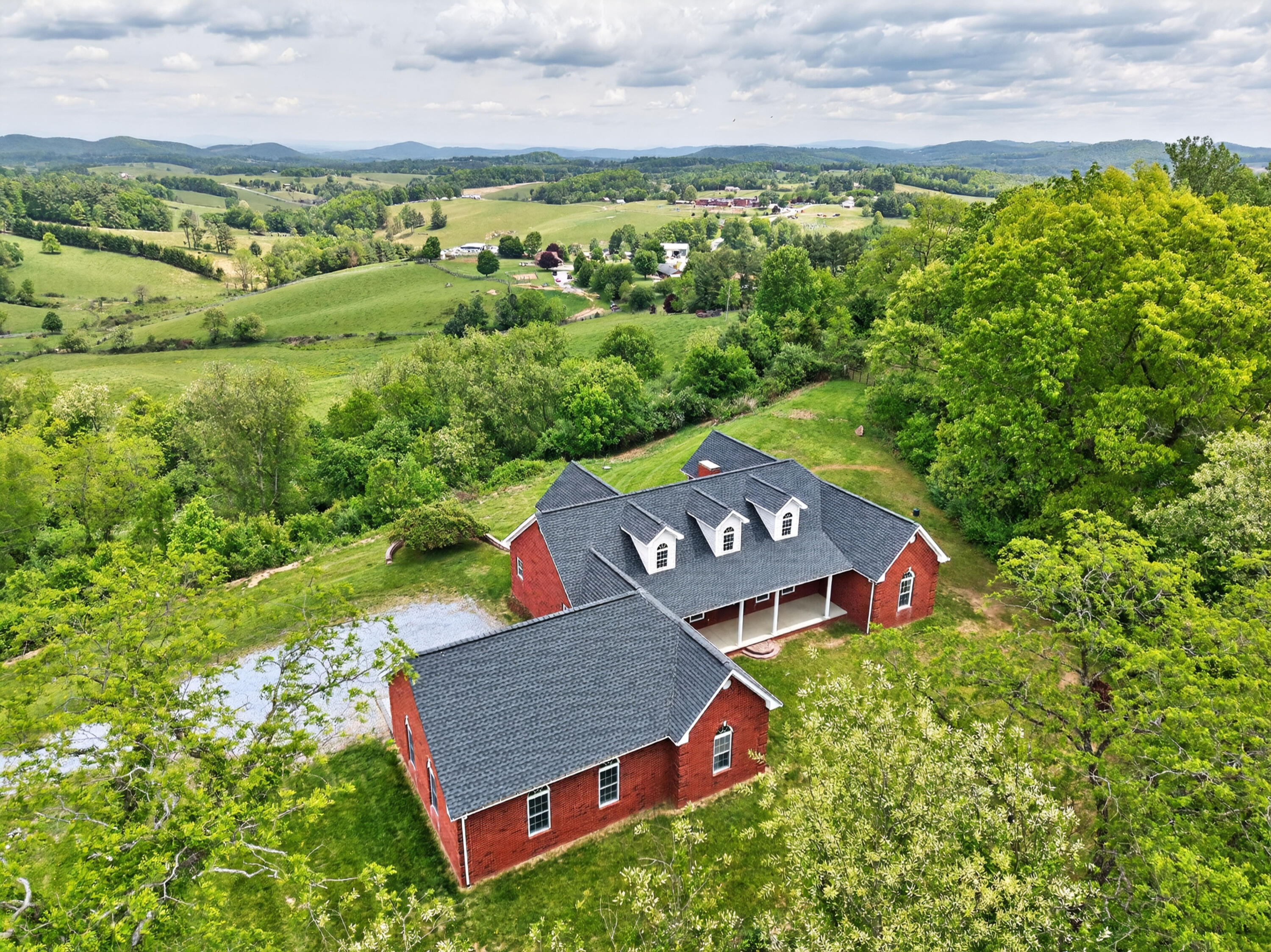 217 Indian Valley Road Willis, VA 24380 - Photo 3 of 120 willis-3