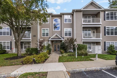 $462,500 | 316 St Andrews Place, Manalapan, NJ 07726