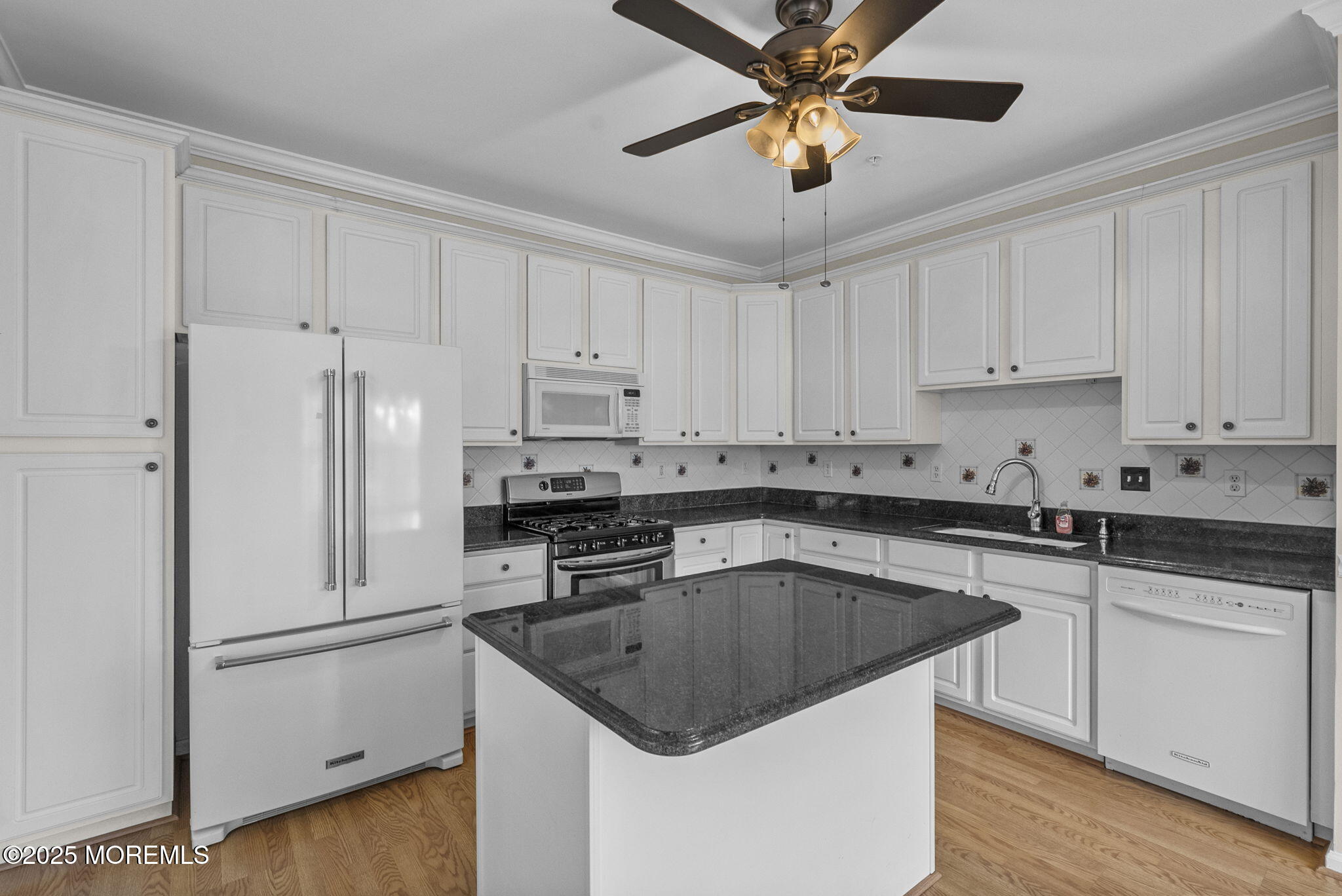 316 St Andrews Place Manalapan, NJ 07726 - Photo 12 of 42 16-web-or-mls-DSC09836