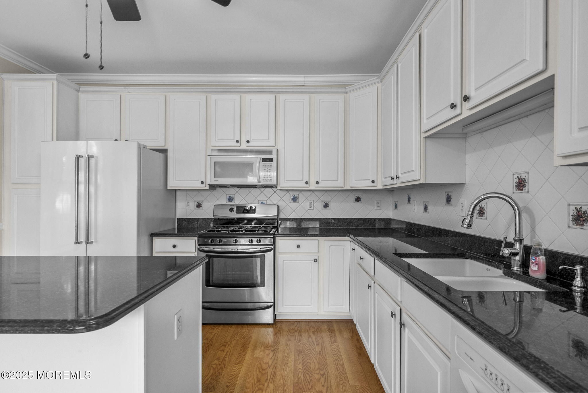 316 St Andrews Place Manalapan, NJ 07726 - Photo 13 of 42 37-web-or-mls-DSC09941