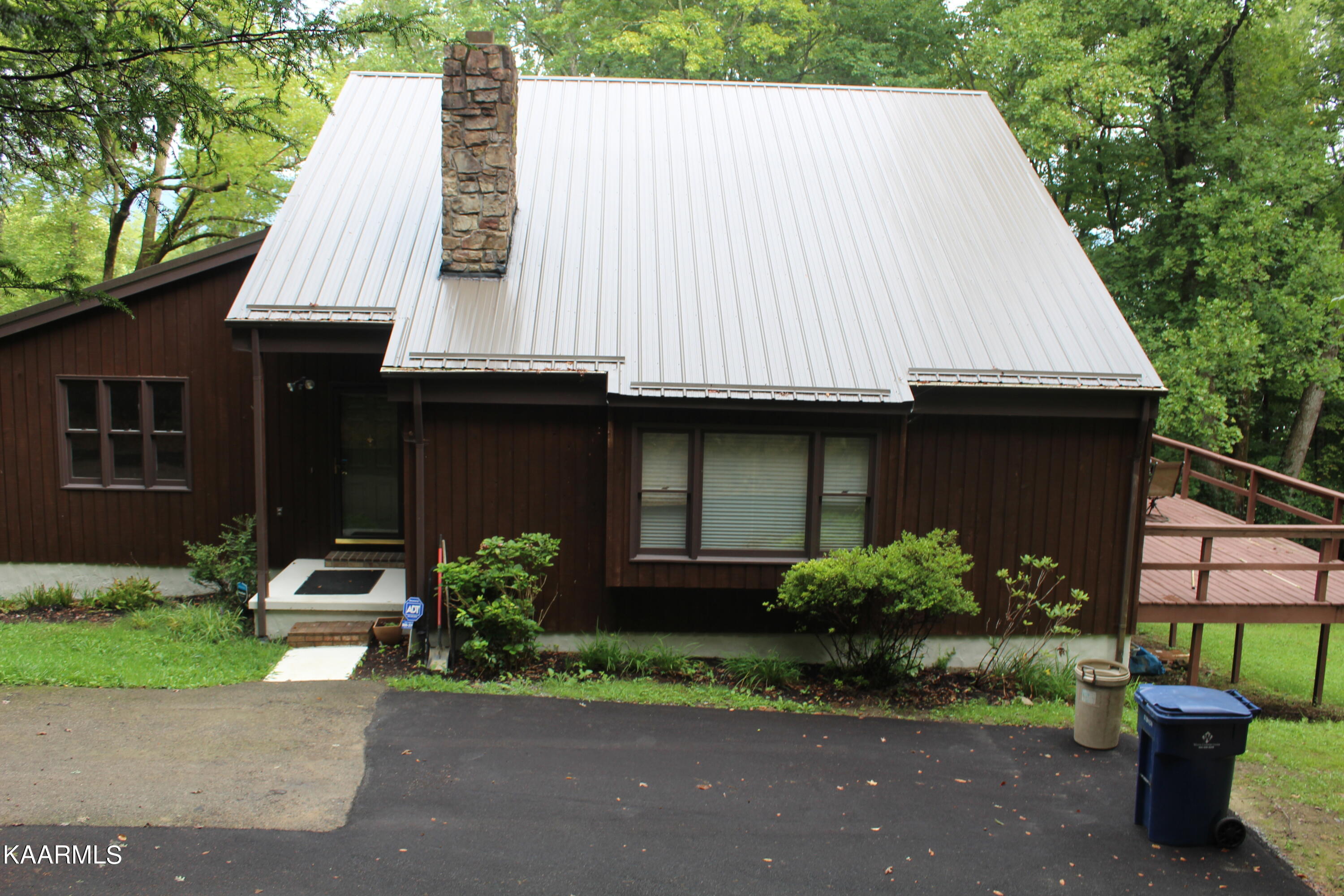 165 Lake Hill Road Middlesboro, KY 40965 - Photo 3 of 56 IMG_0186