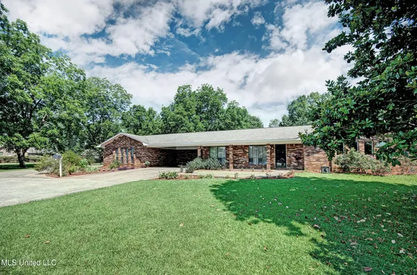 $340,000 | 1302 Highway 16, Carthage, MS 39051