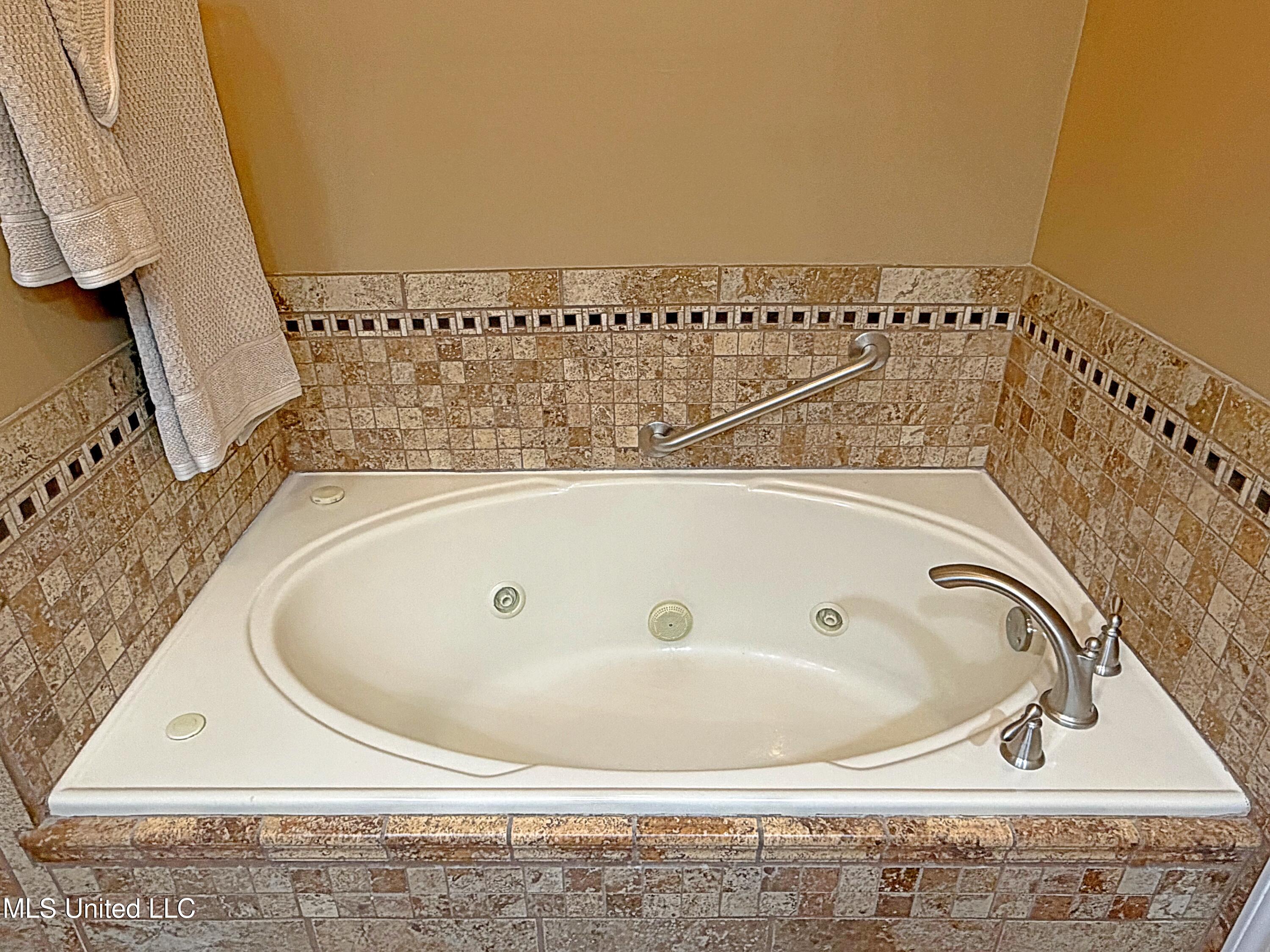 1302 Highway 16 Carthage, MS 39051 - Photo 13 of 37 jet tub