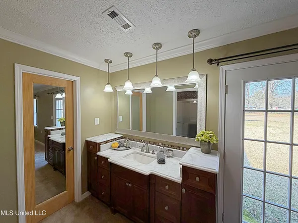 $340,000 | 1302 Highway 16, Carthage, MS 39051