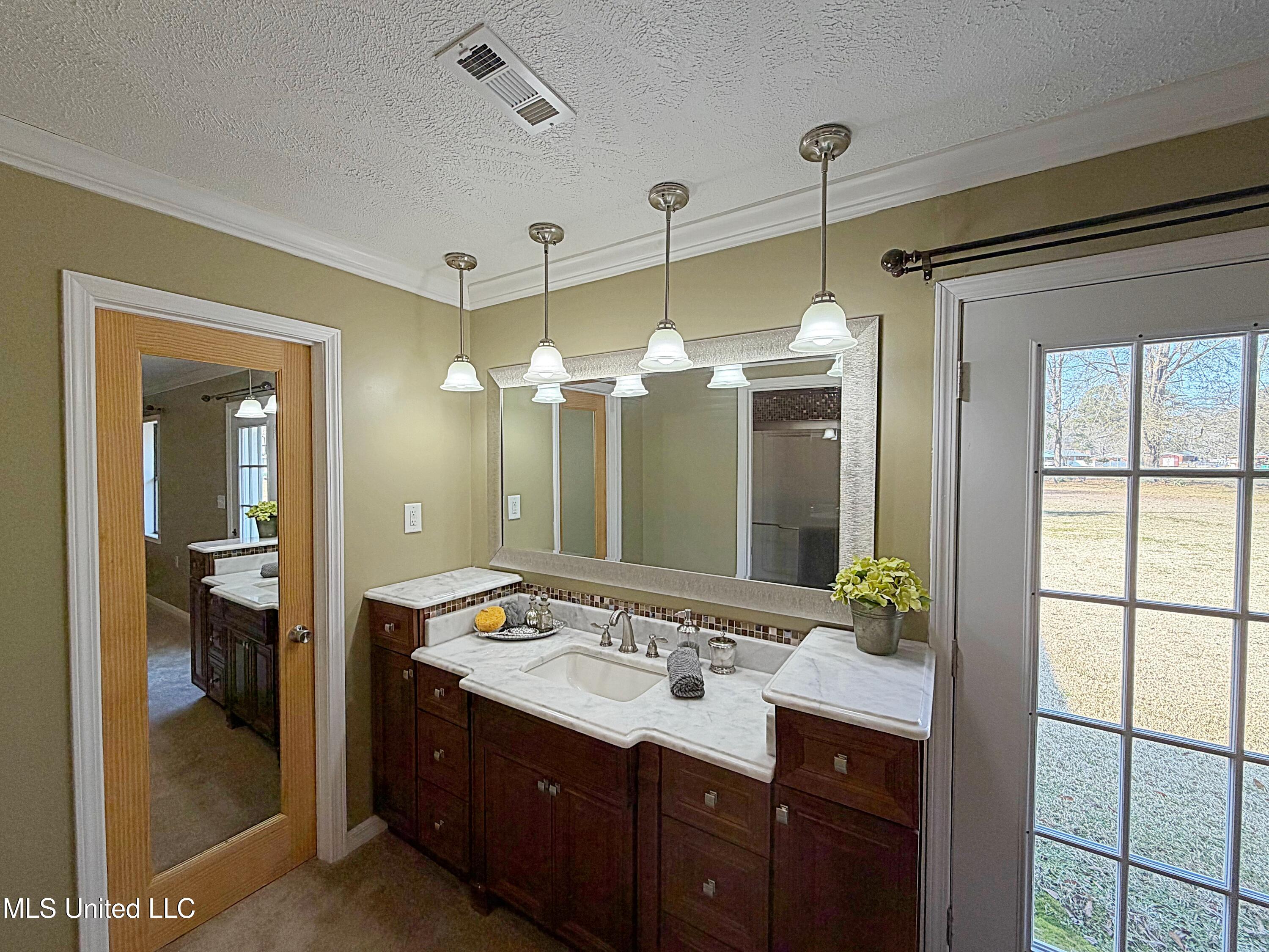 1302 Highway 16 Carthage, MS 39051 - Photo 15 of 37 bath 2