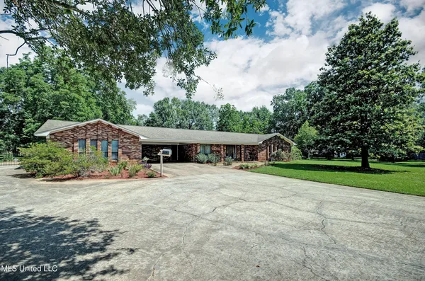 $340,000 | 1302 Highway 16, Carthage, MS 39051