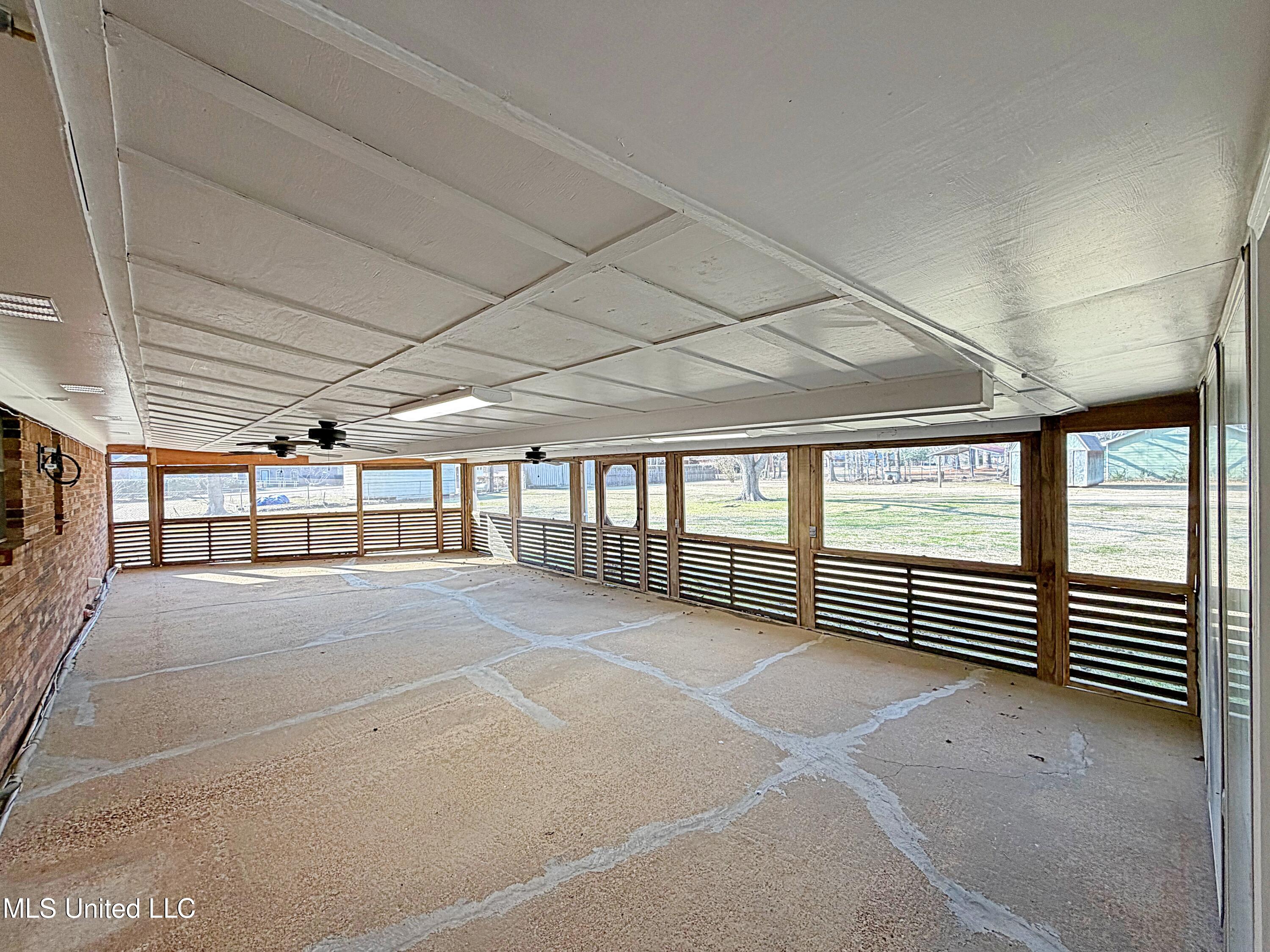 1302 Highway 16 Carthage, MS 39051 - Photo 23 of 37 Patio