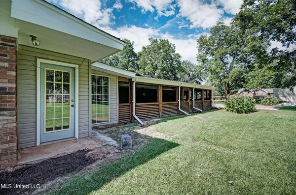 $340,000 | 1302 Highway 16, Carthage, MS 39051