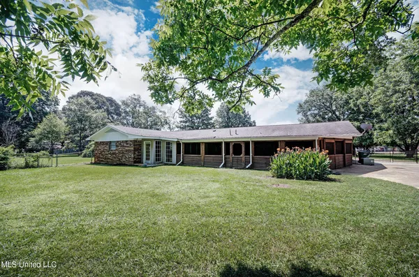 $340,000 | 1302 Highway 16, Carthage, MS 39051