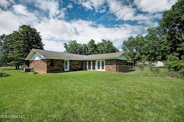 $340,000 | 1302 Highway 16, Carthage, MS 39051