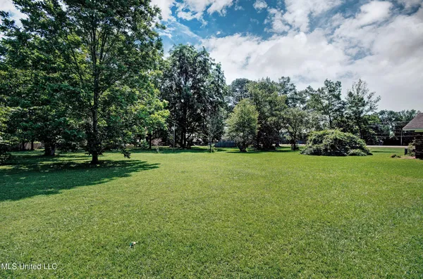 $340,000 | 1302 Highway 16, Carthage, MS 39051