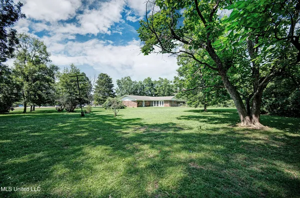 $340,000 | 1302 Highway 16, Carthage, MS 39051