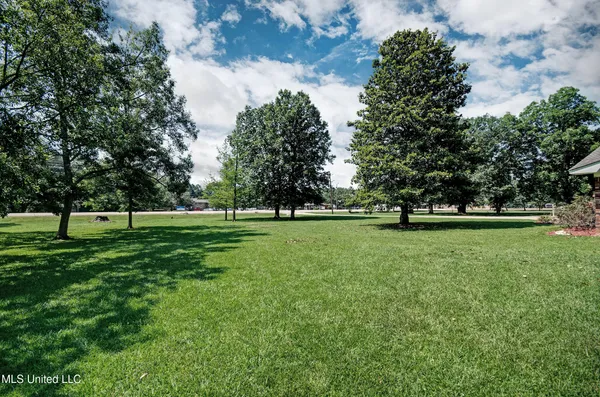 $340,000 | 1302 Highway 16, Carthage, MS 39051