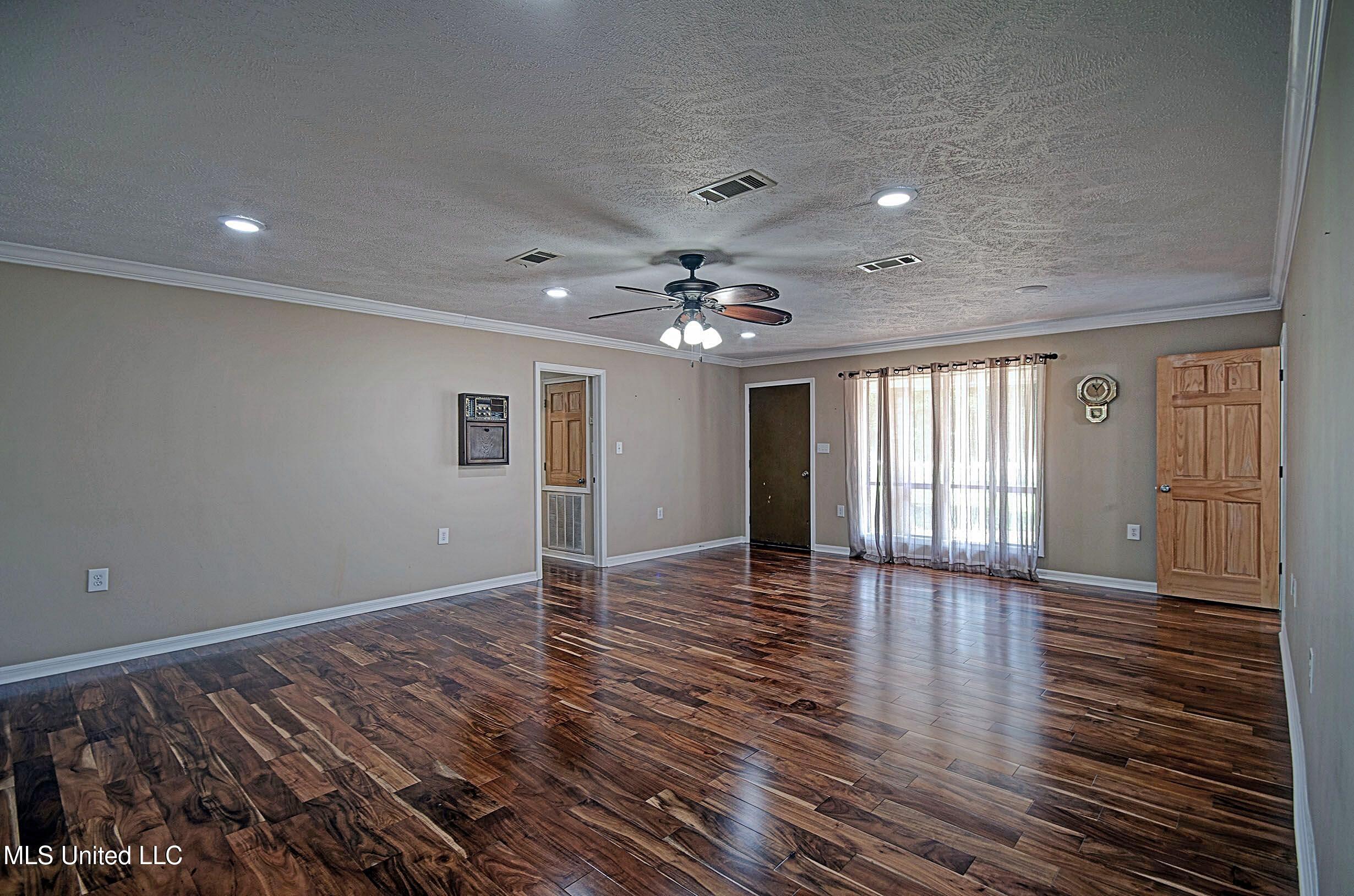 1302 Highway 16 Carthage, MS 39051 - Photo 4 of 37 living room 2
