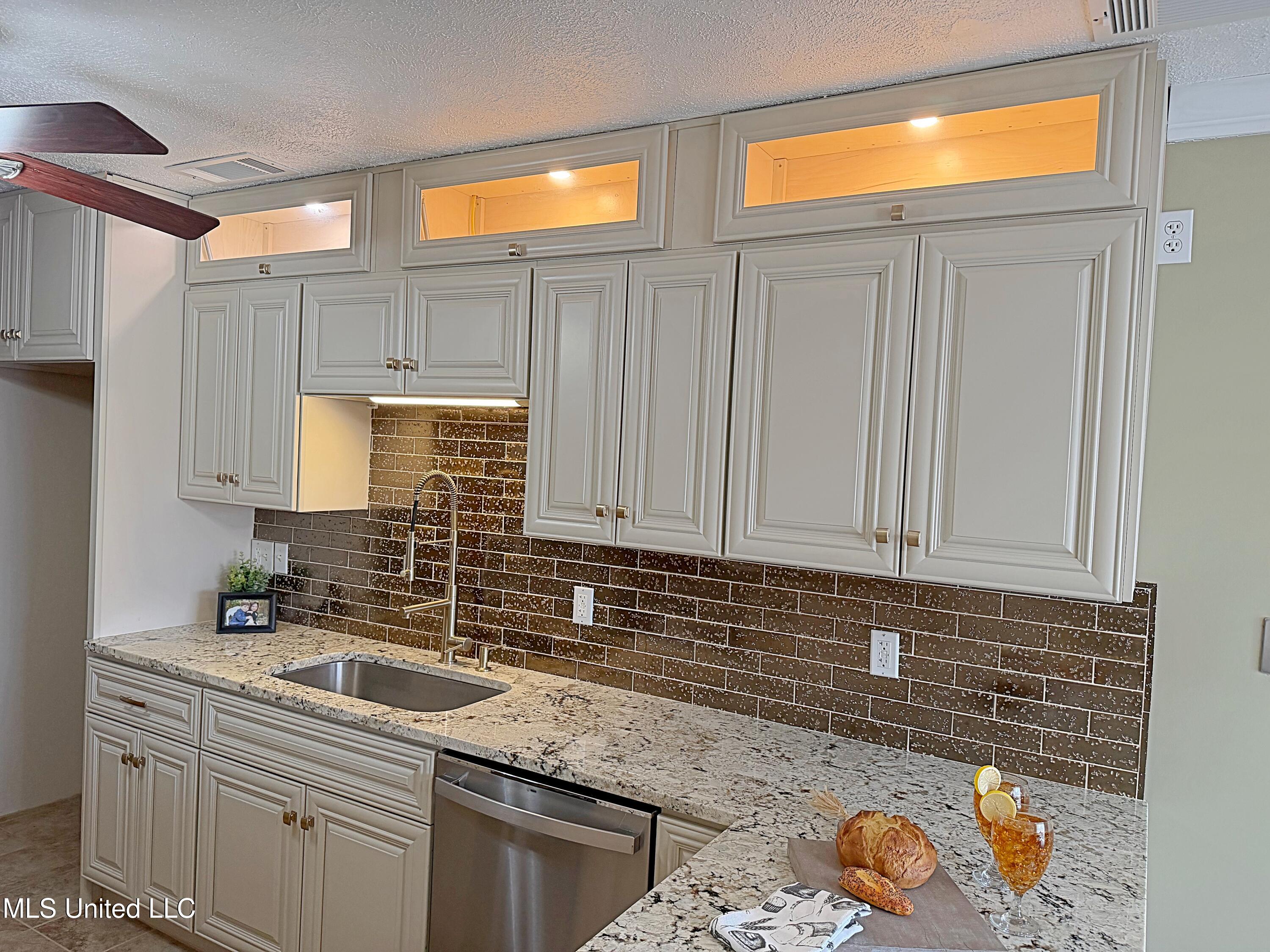 1302 Highway 16 Carthage, MS 39051 - Photo 7 of 37 Kitchen 2