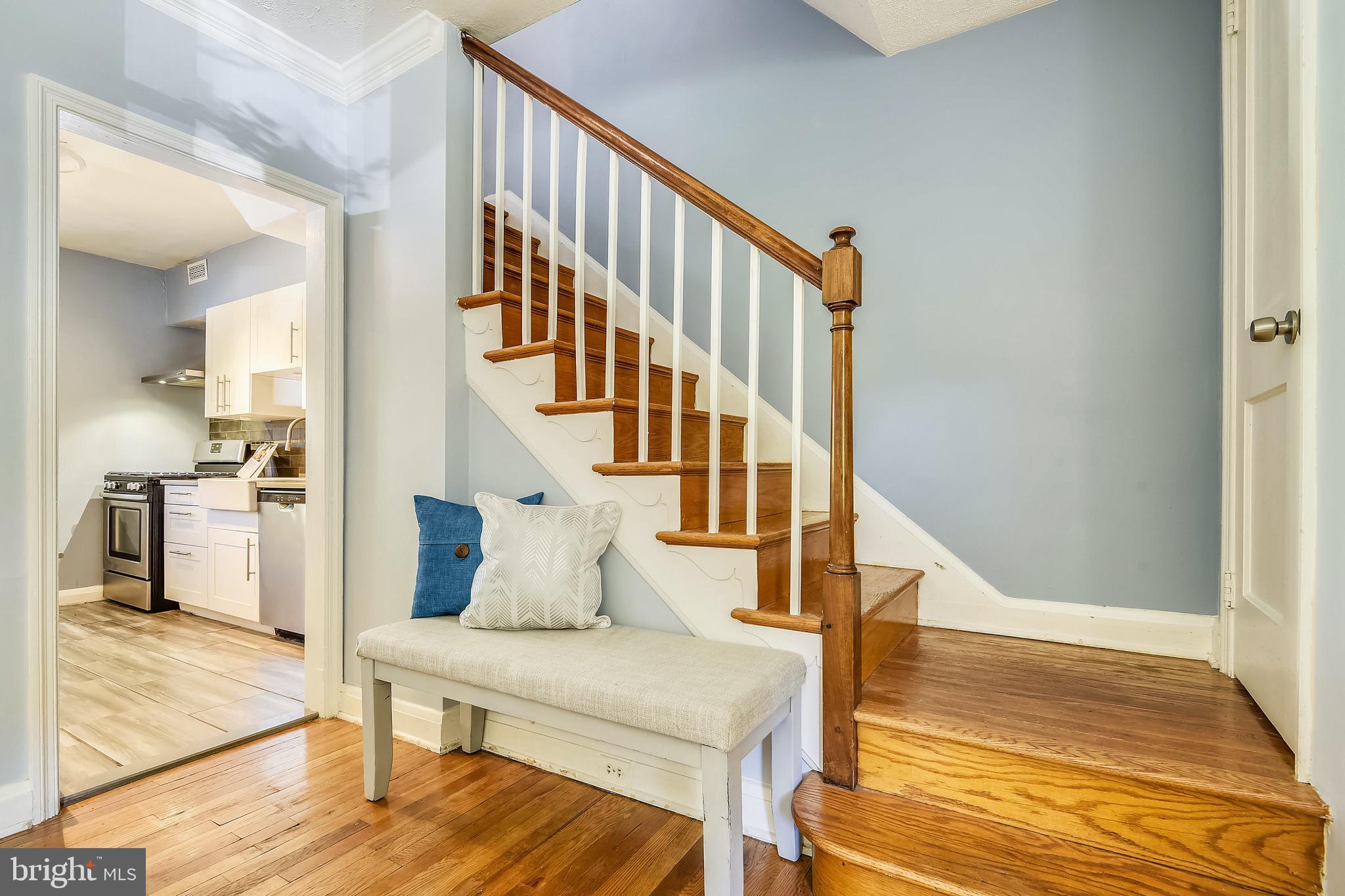 31 Briarwood Road Baltimore, MD 21228 - Photo 3 of 33 Stairs from main to upper level