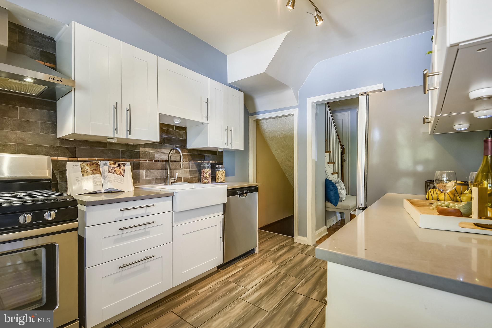 31 Briarwood Road Baltimore, MD 21228 - Photo 7 of 33 Beautiful renovated kitchen