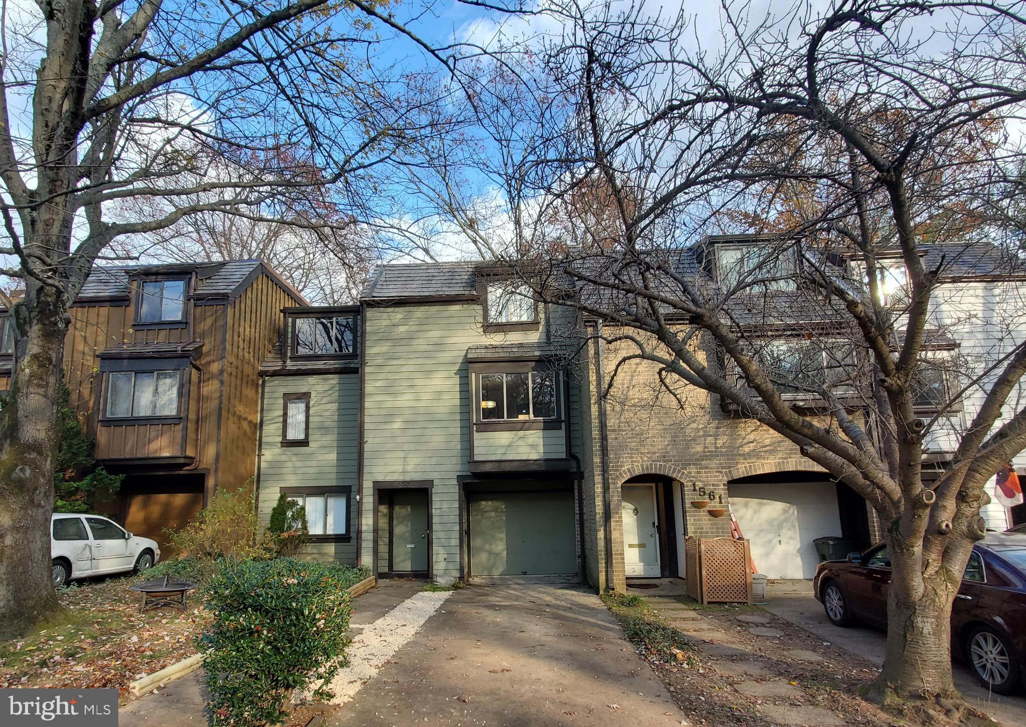 1563 Scandia Circle Reston, VA 20190 - Photo 3 of 41 Main Front Further Back