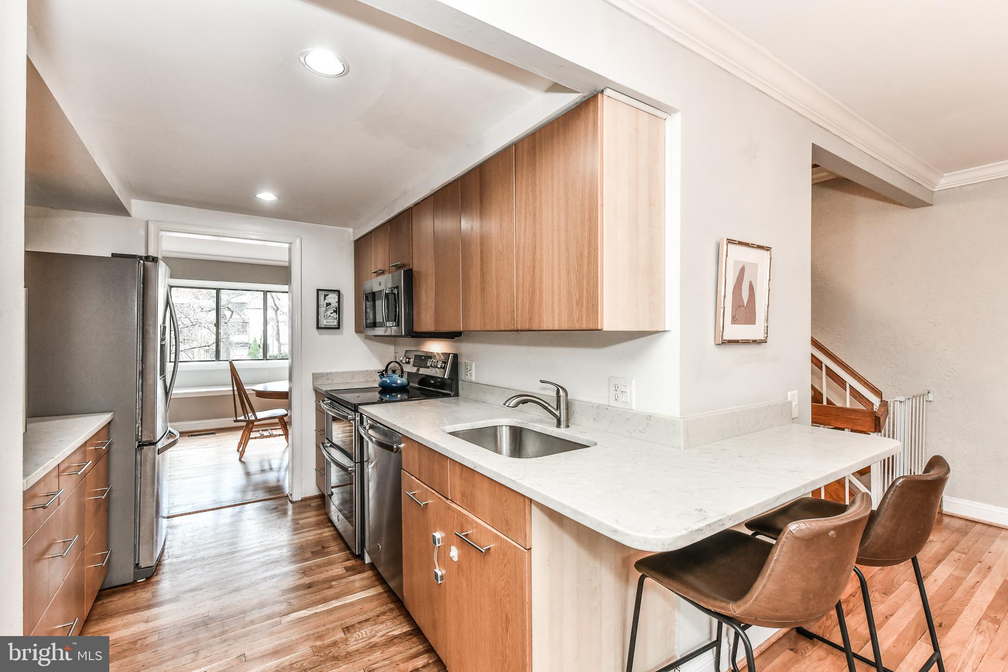 1563 Scandia Circle Reston, VA 20190 - Photo 27 of 41 Dining Bar off Kitchen