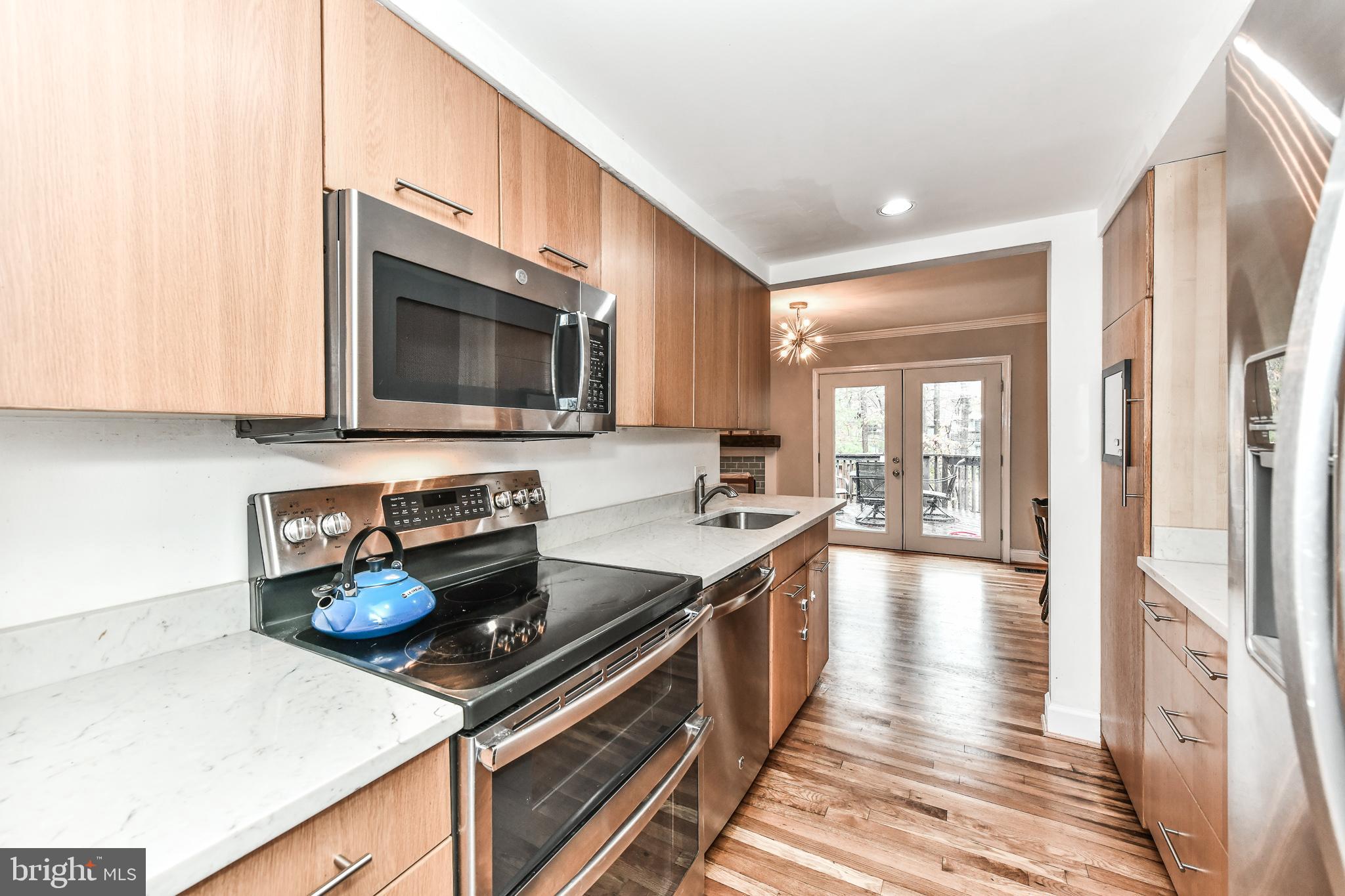 1563 Scandia Circle Reston, VA 20190 - Photo 29 of 41 Updated Kitchen w/ Double Oven Range