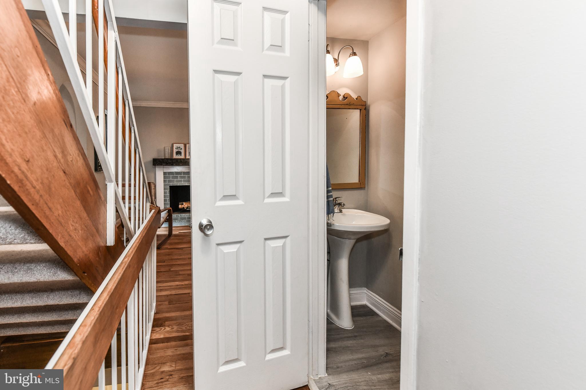 1563 Scandia Circle Reston, VA 20190 - Photo 31 of 41 Main Level Half Bath