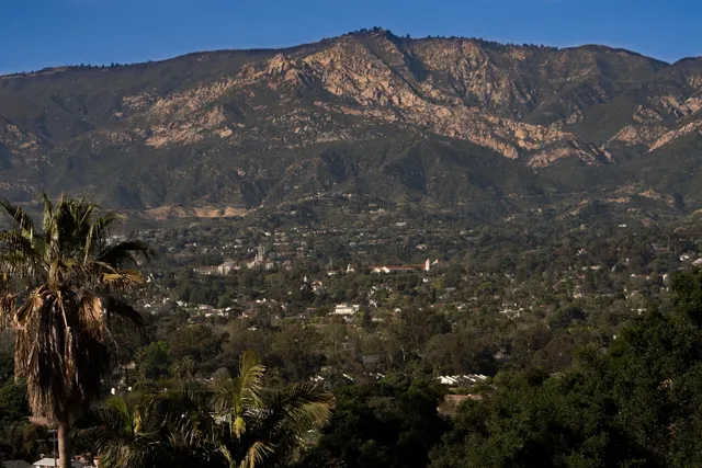 a view of a yard with a car park in the back