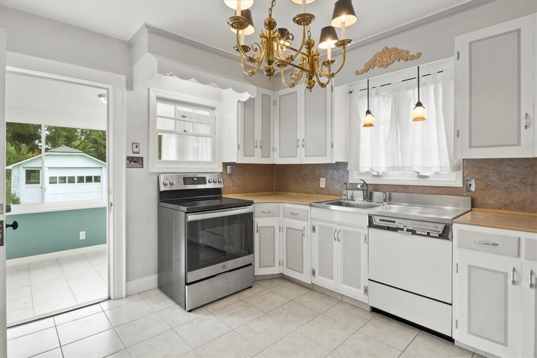 78 Durand Drive Irondequoit, NY 14622 - Photo 15 of 44